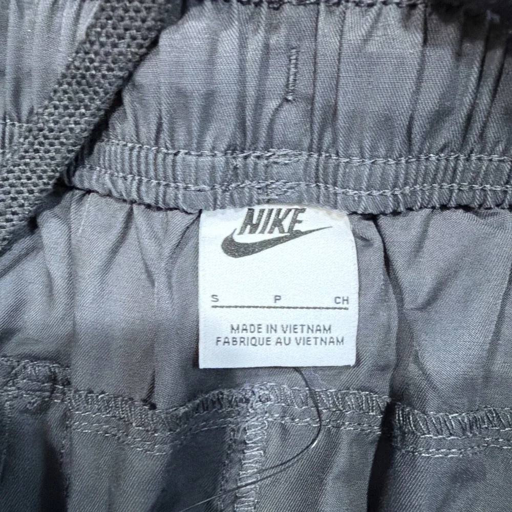Nike Men's SMALL Sportswear Air Play Woven Cargo Pants Smoke Grey HJ0829-070 NSW